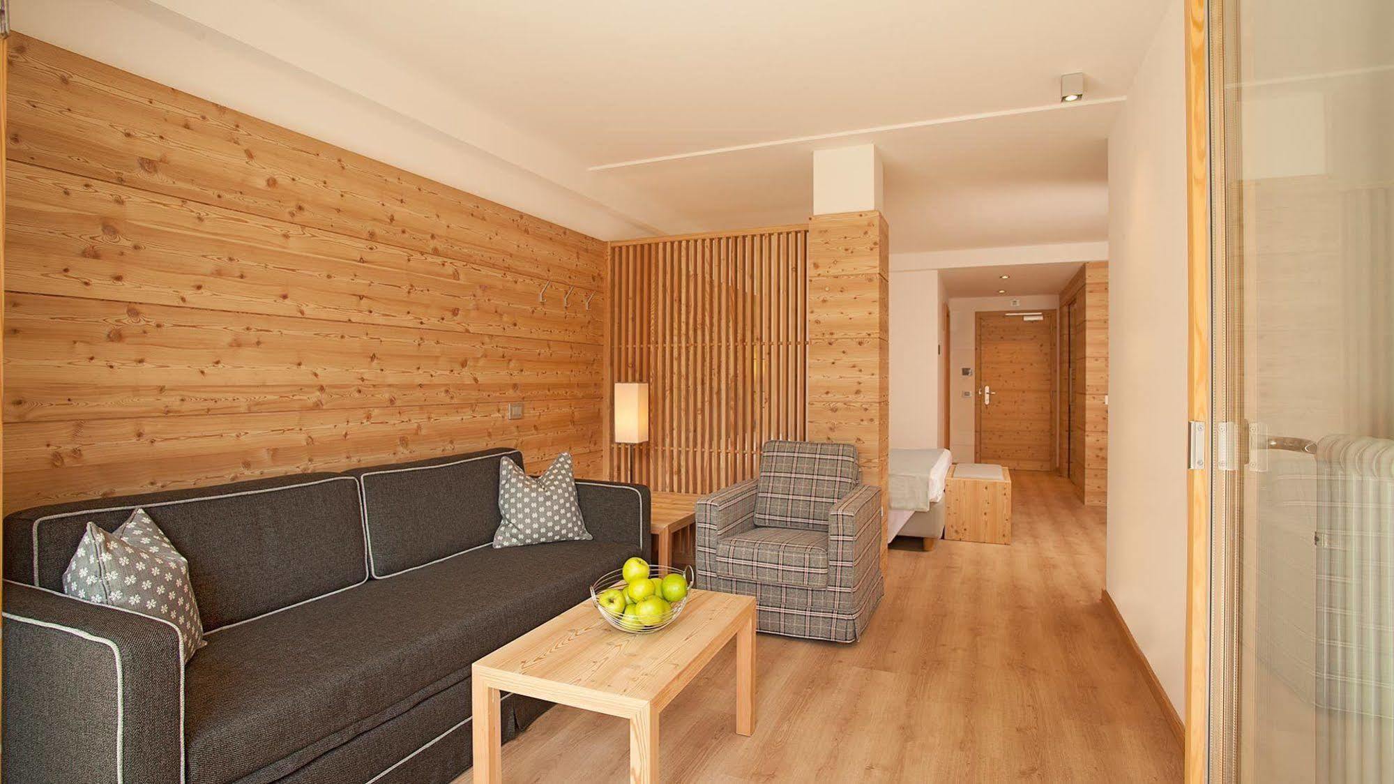 Hotel Europeo Alpine Charme & Wellness Pinzolo Exterior foto