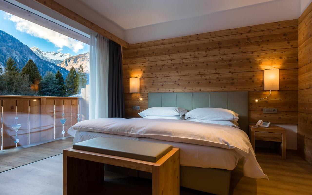 Hotel Europeo Alpine Charme & Wellness Pinzolo Exterior foto
